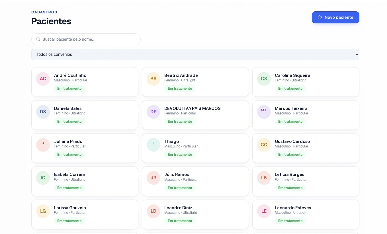 Lista de pacientes no ClinicFlow, com busca por nome e filtro por convênio